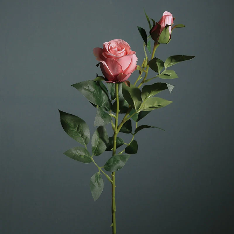 Realistische künstliche Rosenstängel