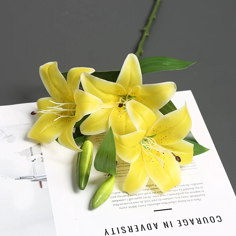 Lebensechte Lilienstängel-Anordnung