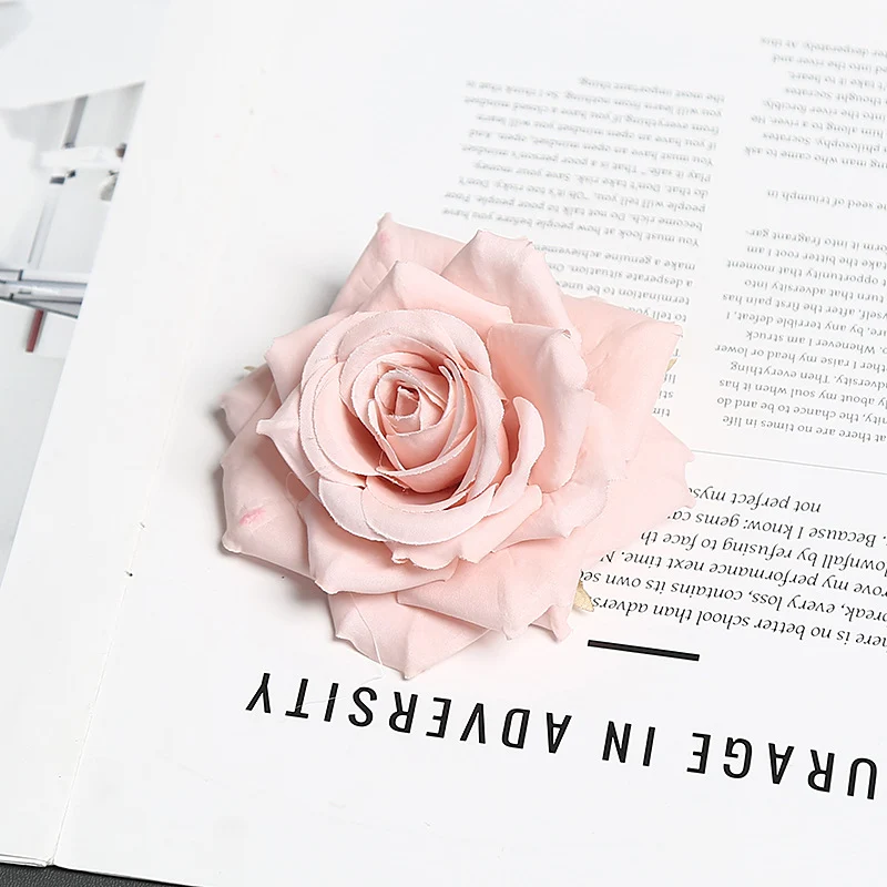 Florale Corsage für dekorative Trage- und Ausstellungszwecke