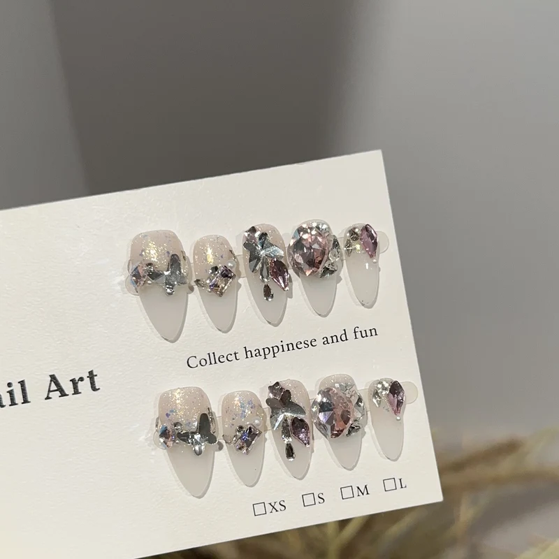 Luxuriöses glamouröses Press-On Nagelkunst-Set