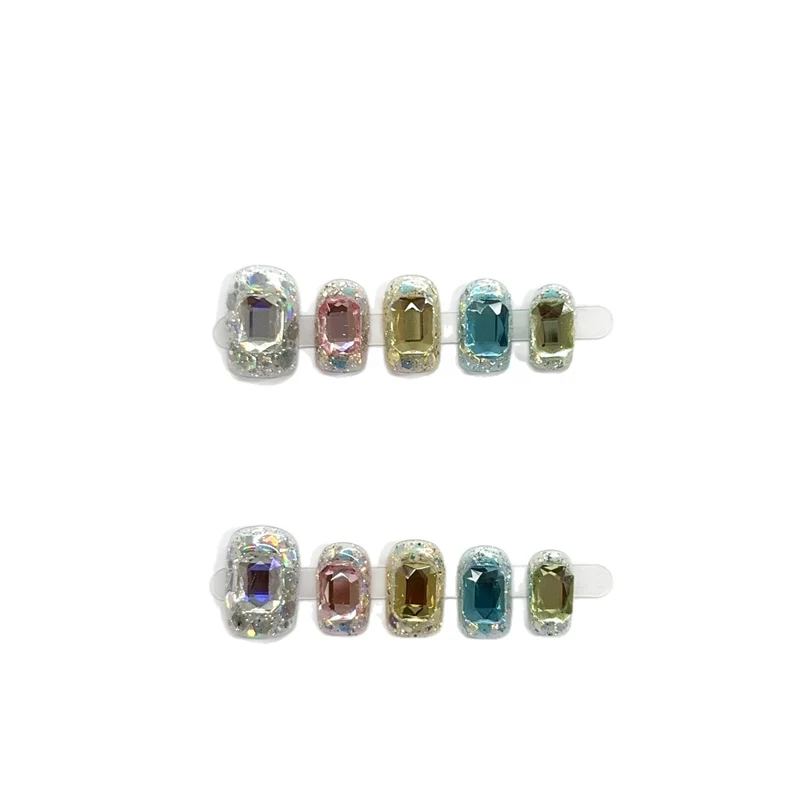 Luxuriöses mit Edelsteinen verziertes Nagelkunstset