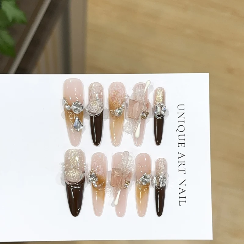 Luxuriöses Dekoratives Press-On Nail Art Set