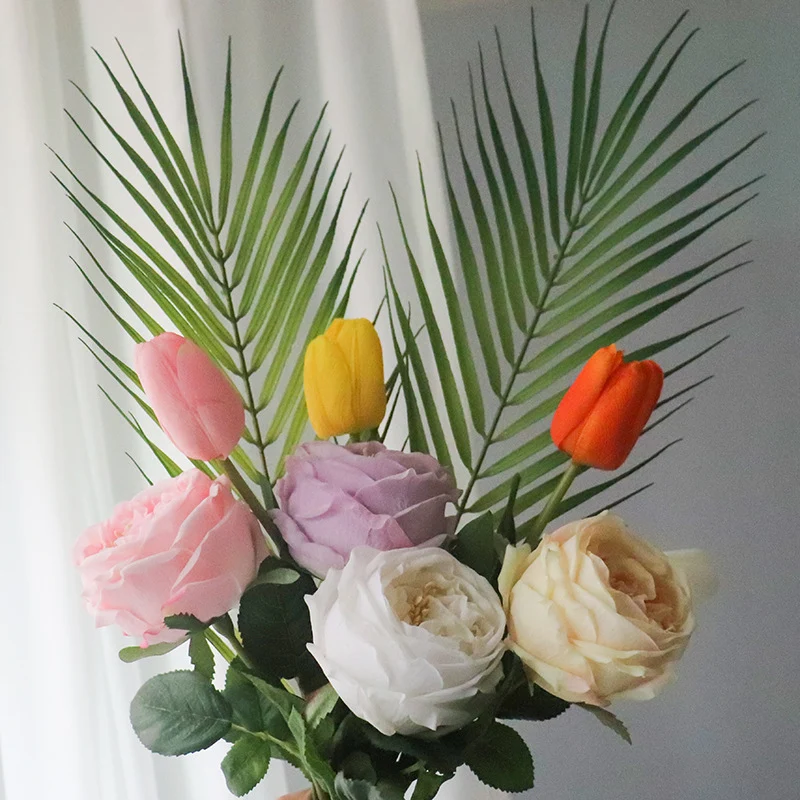 Realistische Tulpenblumenstängel