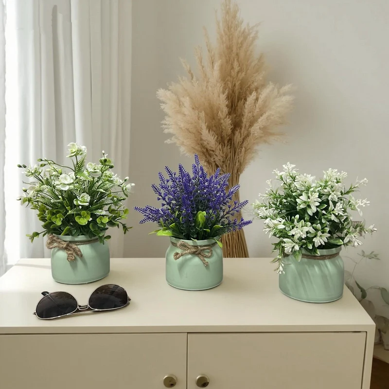 Künstlerisches Kunstblumenarrangement
