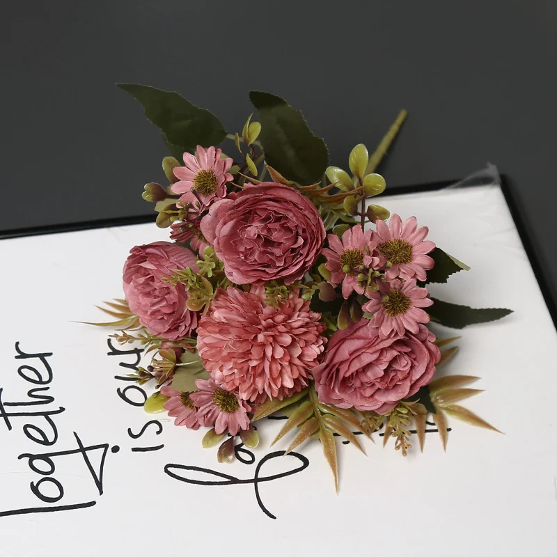 Dekorative Kunstblumenanordnung für die Heimpräsentation