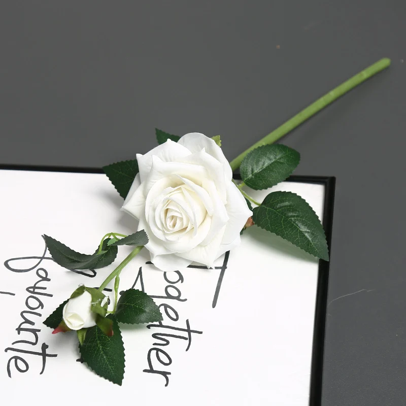 Dekorativer Künstlicher Rosenstiel für die Heimdekoration