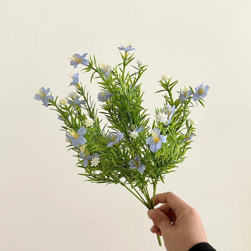 Realistische Blumenanordnung
