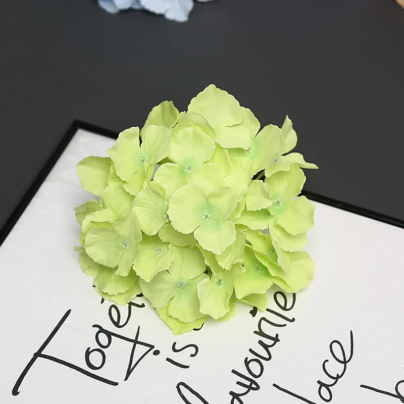 Elegante dekorative Blumenarrangement