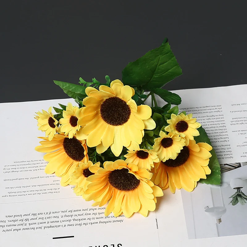 Dekorativer Sonnenblumenstrauß für die Wohnkultur Anzeige