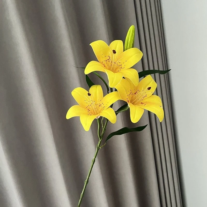 Künstlicher Flieder-Lilienstrauß