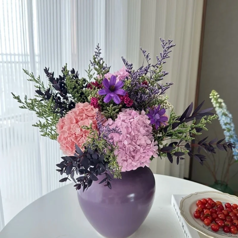 Künstliches Blumenarrangement