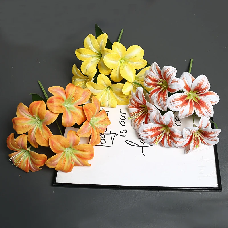 Dekoratives künstliches Blumenarrangement für Zuhause