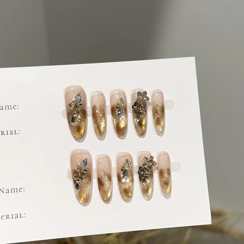 Luxuriös Glitzer Press-On Nagelset mit floralen Akzenten