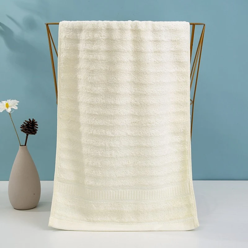 Hochwertiges Frottee-Badetuch mit eleganter Textur Skanto