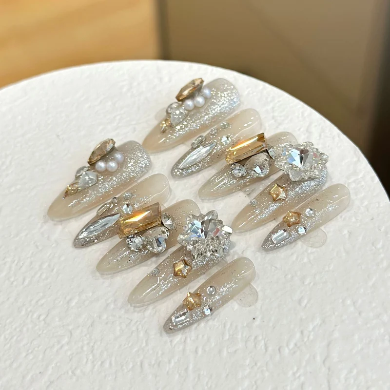 Luxuriöse mit Strass verzierte Press-On Nägel