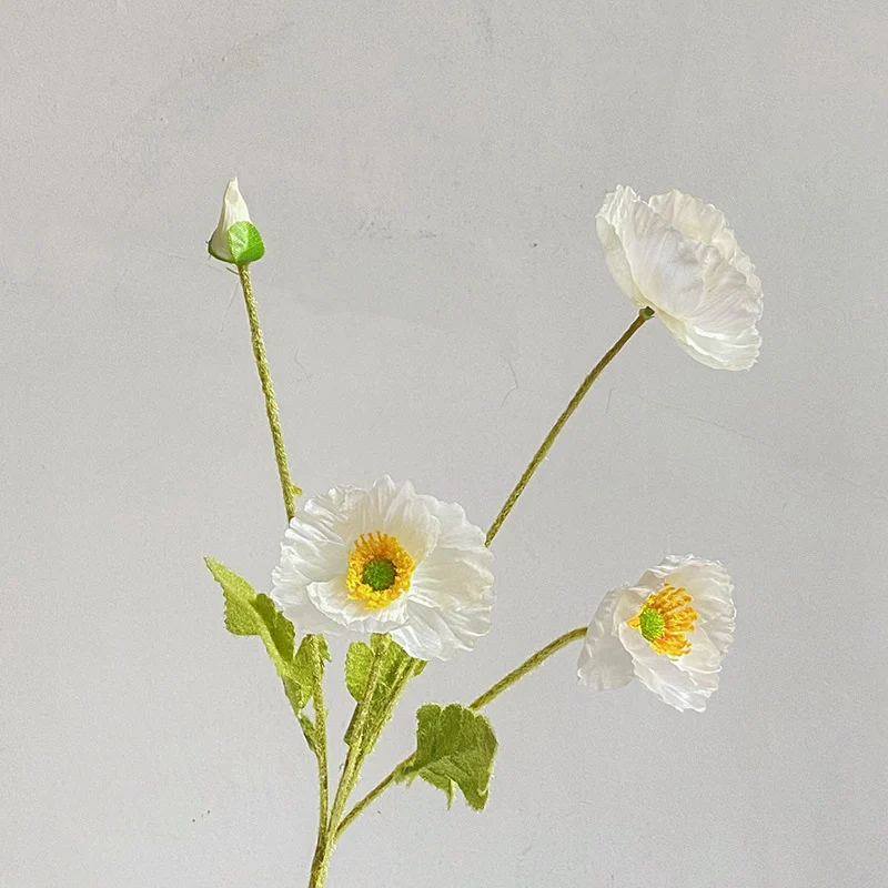 Lebensechter weißer Blumenschaft