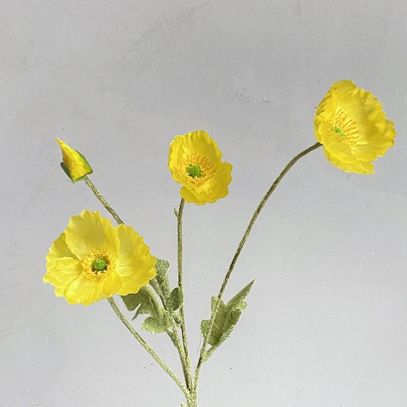 Lebensechter weißer Blumenschaft