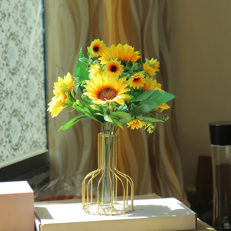 Lebensechter Sonnenblumenstrauß
