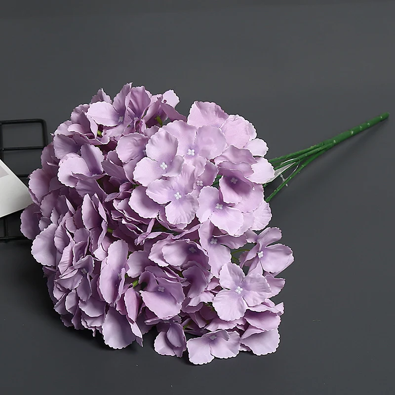 Künstliches Blumenarrangement für die Innenausstellung