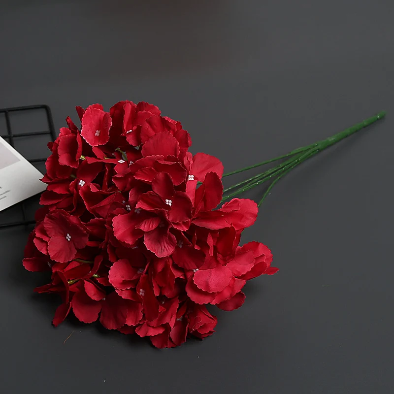 Künstliches Blumenarrangement für die Innenausstellung
