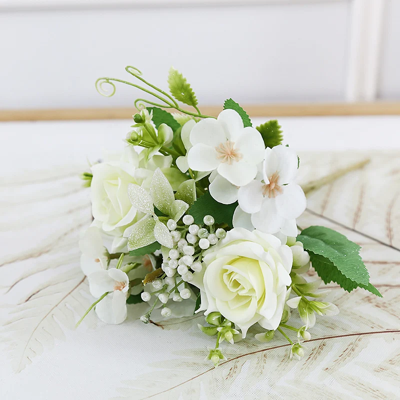 Dekorative Blumenarrangements für die Wohnkultur