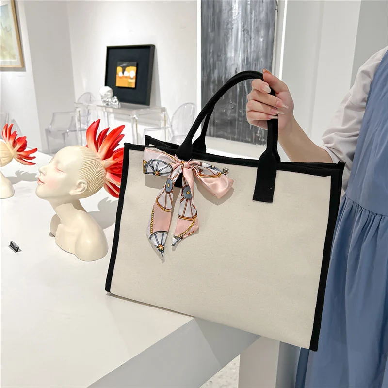 Geräumige Leinenshopper-Tasche mit dekorativem Band