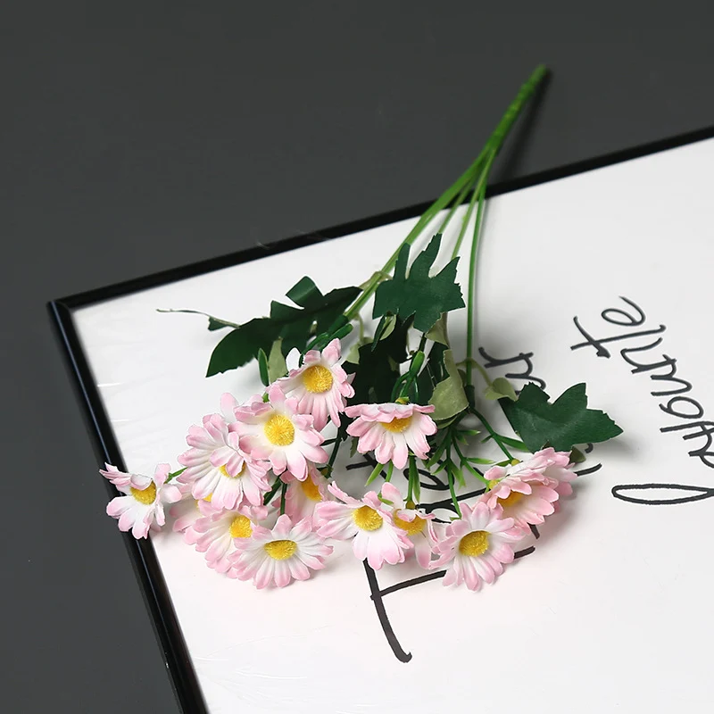 Dekorative Blumenarrangements für die Wohnkultur