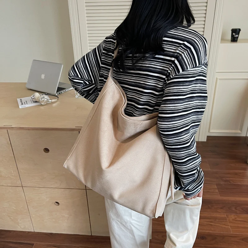 Weiches Wildleder Hobo-Bag