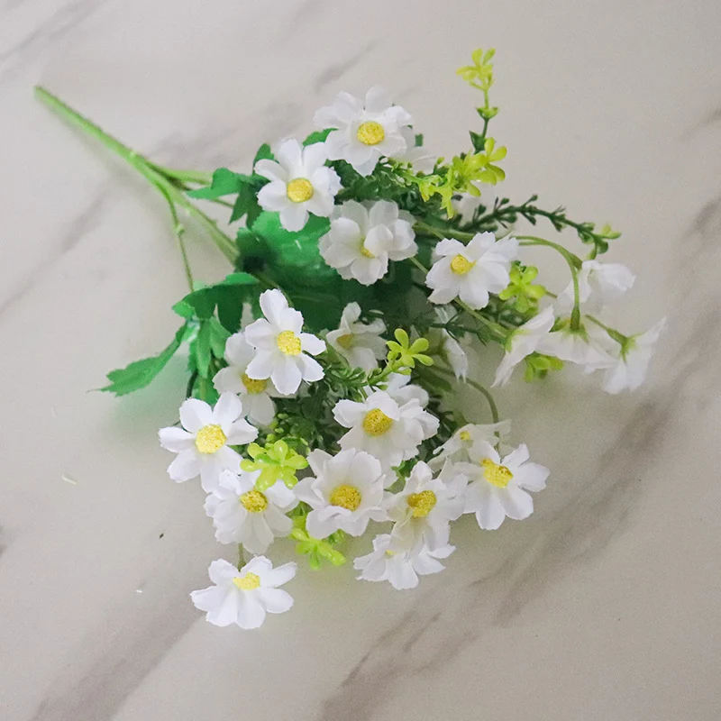 Lebensechter Blumenstrauß