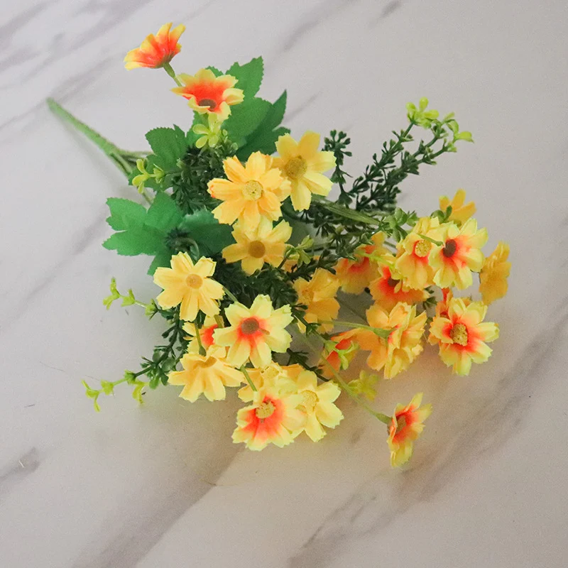 Lebensechter Blumenstrauß