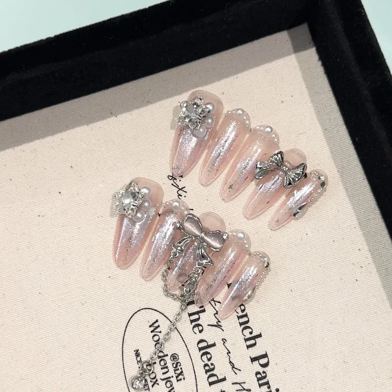 Glamouröse mit Strass akzentuierte Press-On Nägel