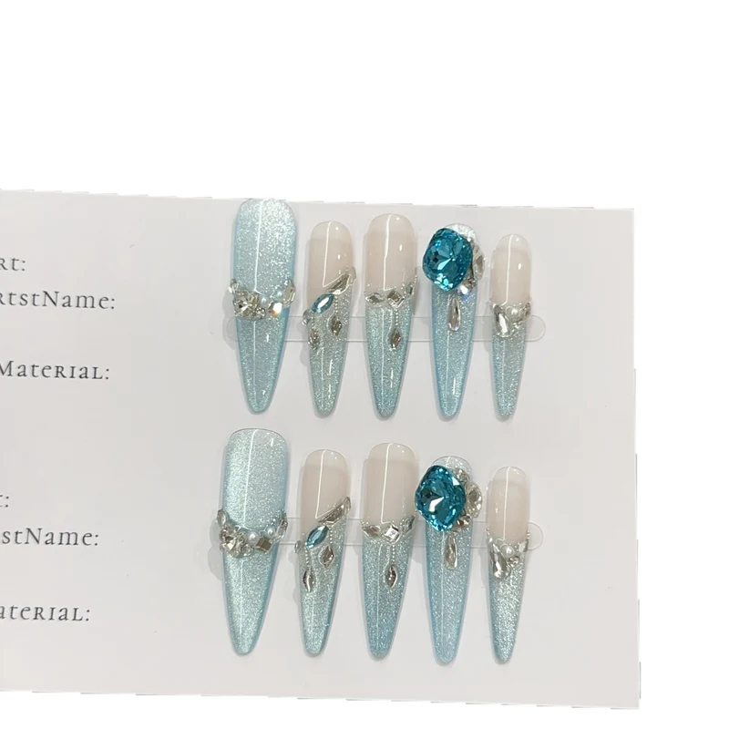Glamourös Press-On Nagelkunstset mit Strassakzenten