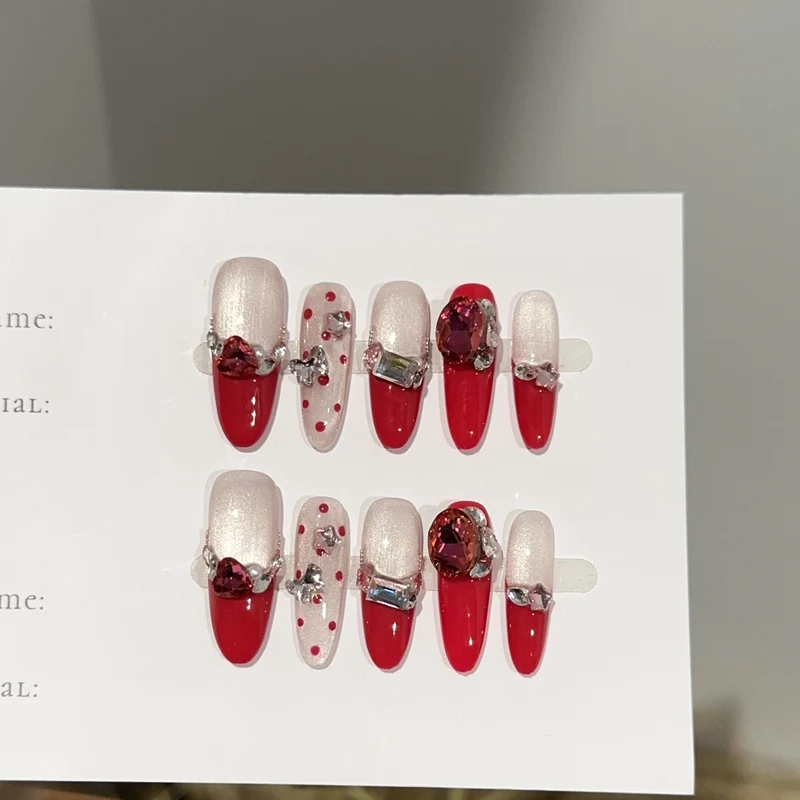 Glamourös Press-On Nagelkunstset mit Strassakzenten
