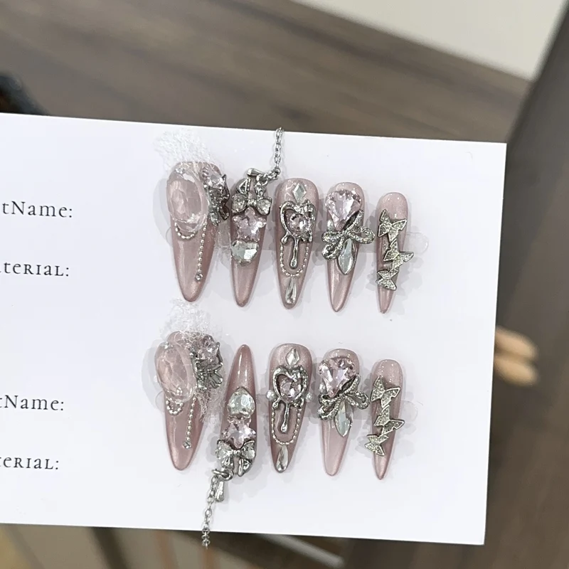 Glamouröse mit Strass verzierte Stiletto Press-On Nägel