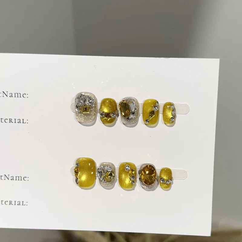 Glamouröse mit Strass verzierte Press-On Nägel