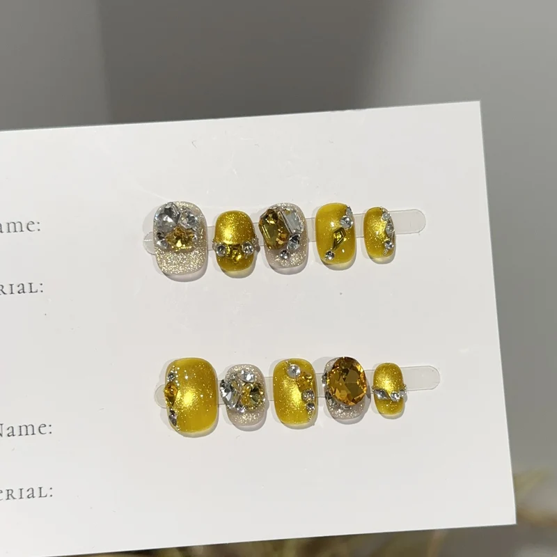 Glamouröse mit Strass verzierte Press-On Nägel