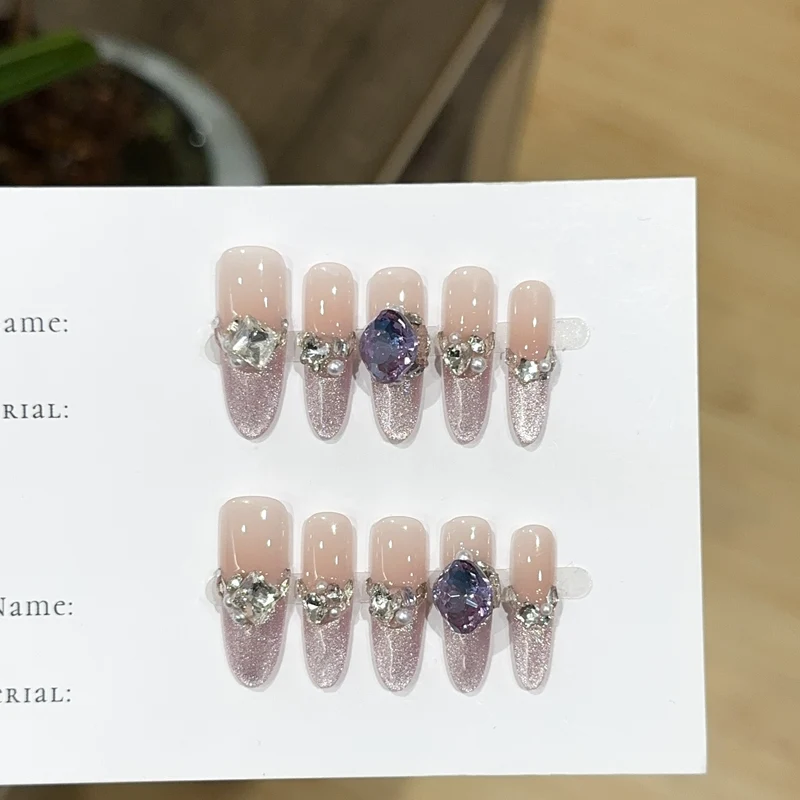 Glamouröse mit Strass veredelte Press-On Nagelset 1790730529