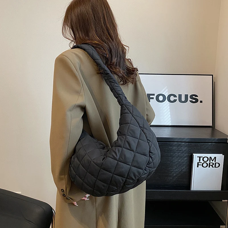 Gepolsterte Hobo-Schultertasche
