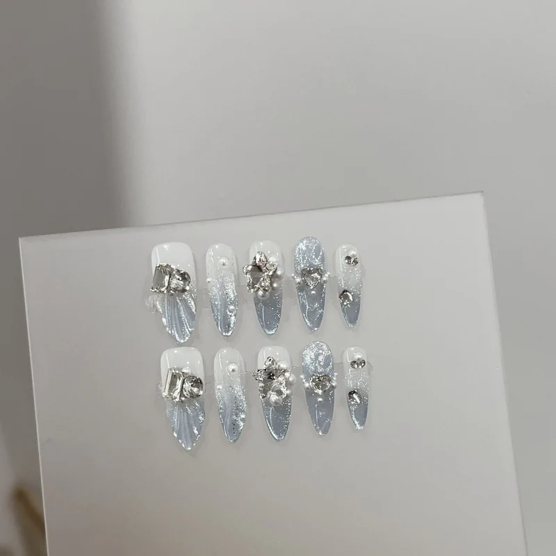 Glamouröse mit Juwelen akzentuierte Press-On Nagelset