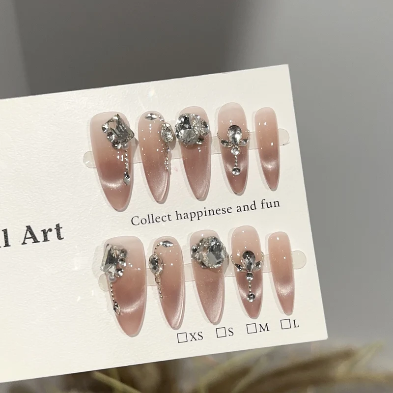 Glamouröse, mit Kristallen verzierte Press-On-Nägel Set