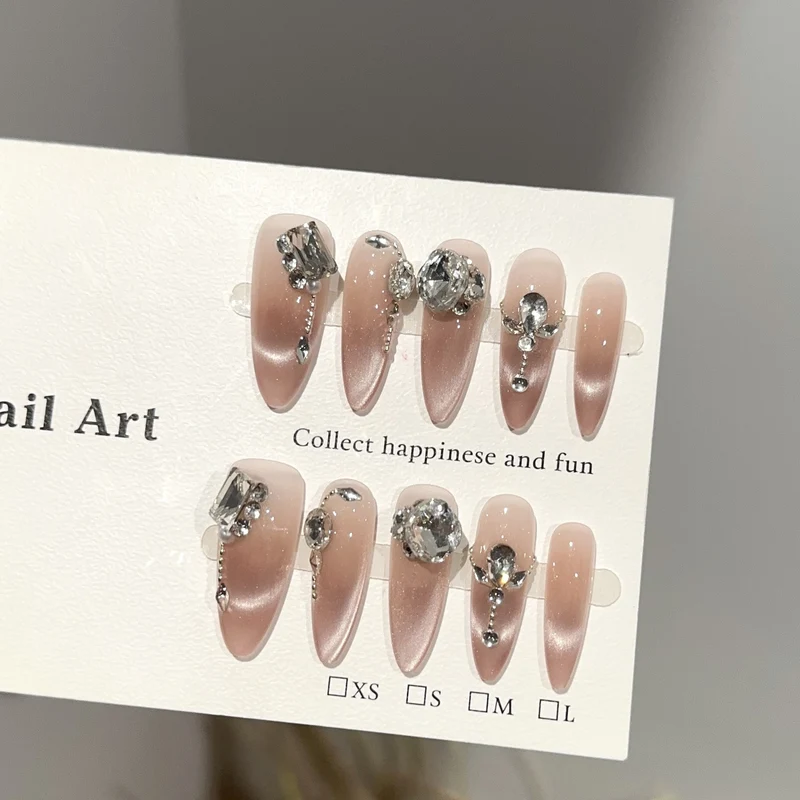 Glamouröse, mit Kristallen verzierte Press-On-Nägel Set