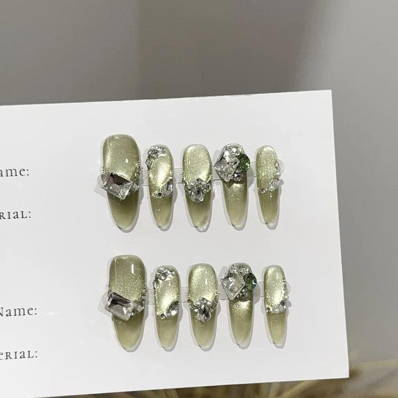 Glamouröse Kristall-akzentuierte Press-On Nagelset
