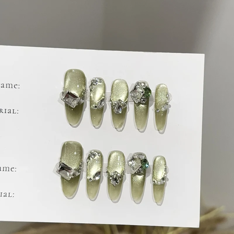 Glamouröse Kristall-akzentuierte Press-On Nagelset
