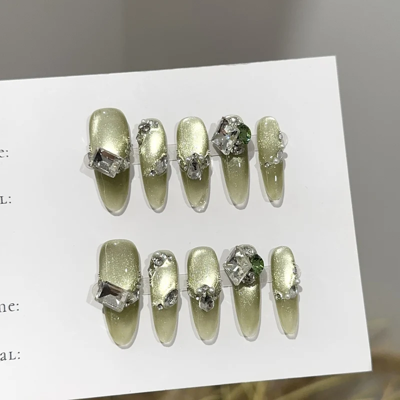 Glamouröse Kristall-akzentuierte Press-On Nagelset