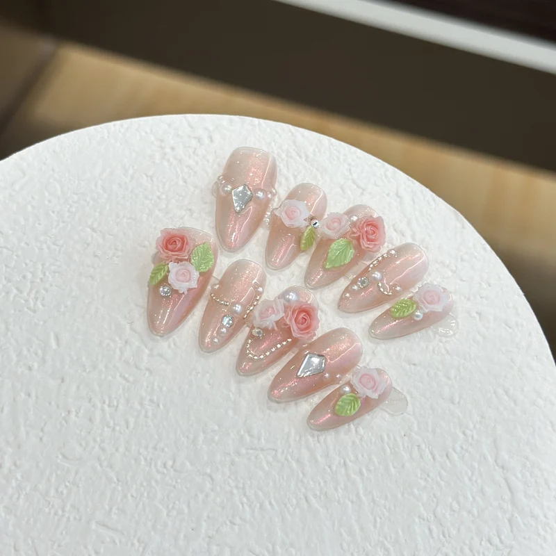 Blumenverzierte Press-On-Nagelset
