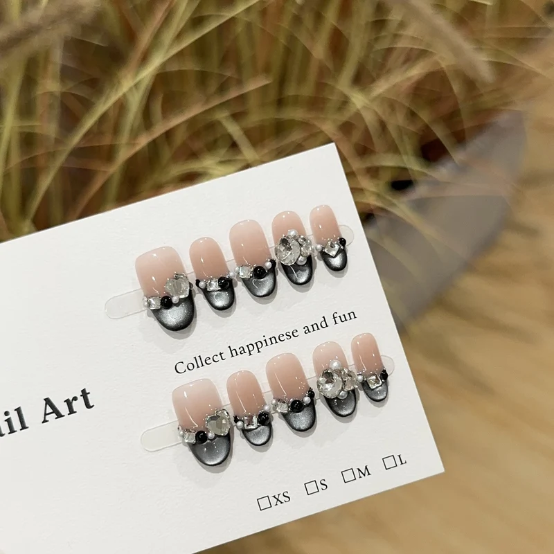 Elegantes Nail-Art-Set mit Strass-Akzenten zum Aufkleben