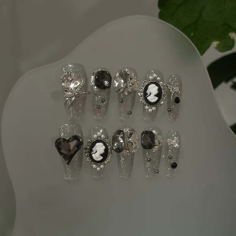 Elegantly verziertes dekoratives Press-On Nagelset