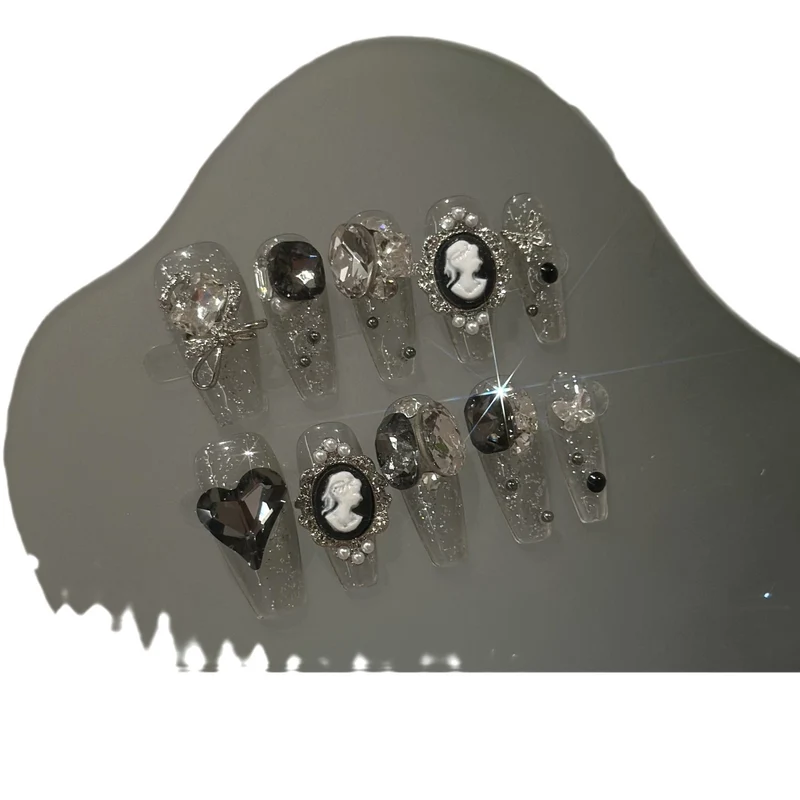 Elegantly verziertes dekoratives Press-On Nagelset