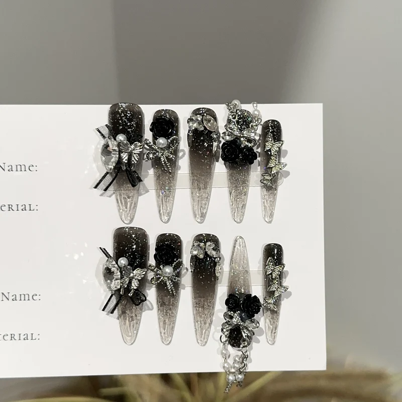 Elegante, mit Strass verzierte Press-On-Nagelverlängerungen