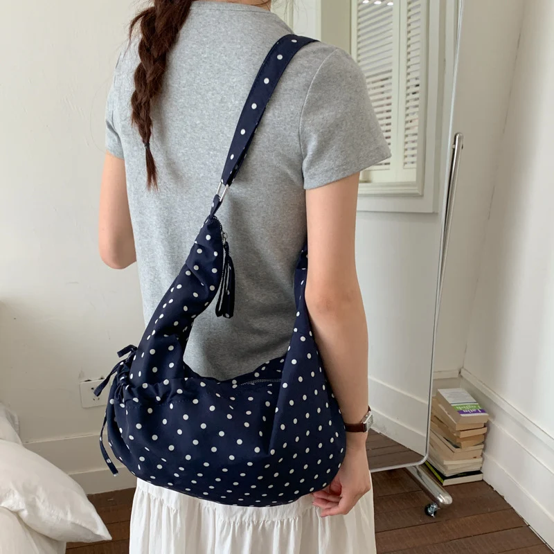 Punktemuster Schultertasche